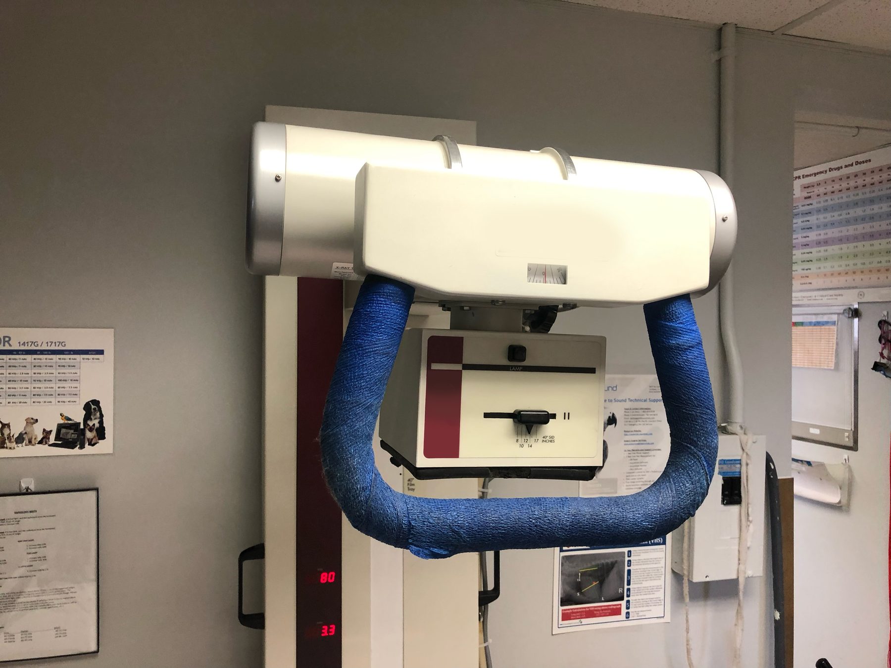 Tube head and collimator on a veterinary wall stand during install